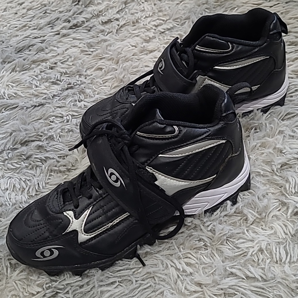 Acacia mens football cleats